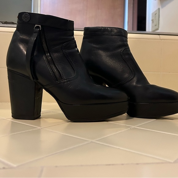 Acne Studios Shoes - Acne Studios track boot - size 37